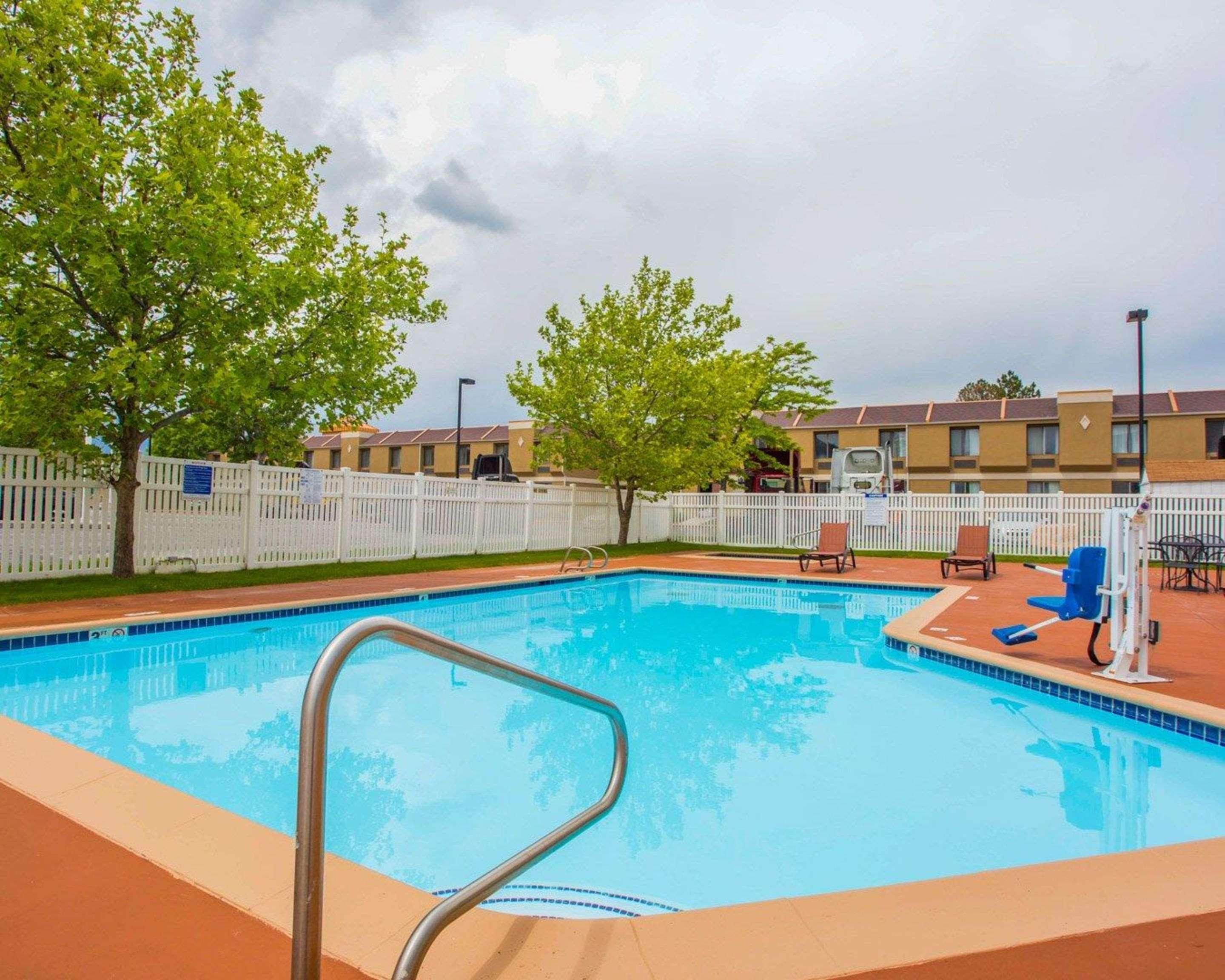Quality Inn & Suites Airport West Salt Lake City Bagian luar foto